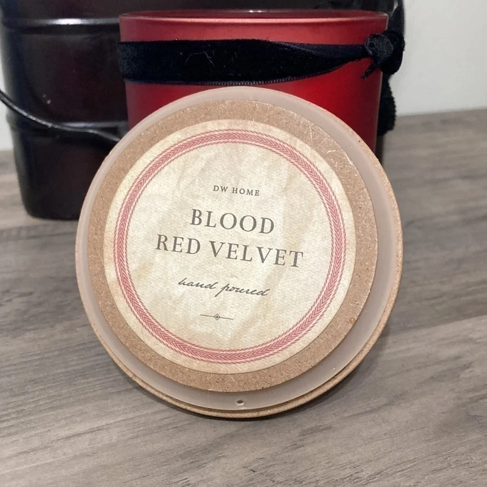 NEW DW HOME BLOOD RED VELVET JAR CANDLE WITH BLACK VELVET FLOWER
